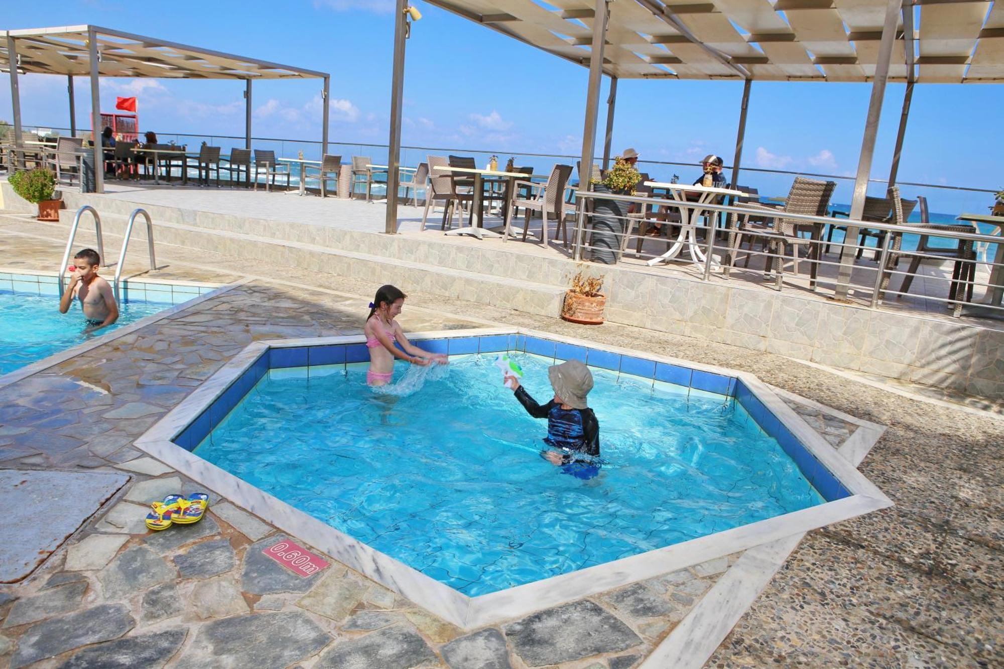 Dedalos Hotel 3*